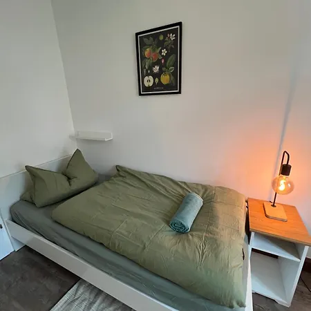 Wohlfuehlquartier - Monteurswohnung Lägenhet *